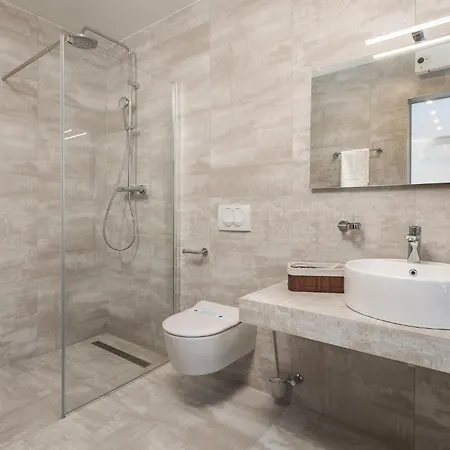 Appartement Awesome In With Wifi Malinska