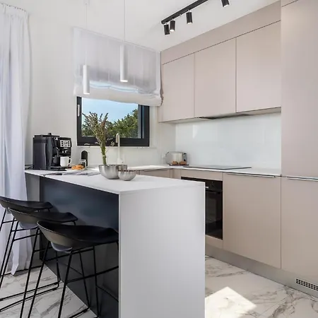 3 Bedroom Stunning In *