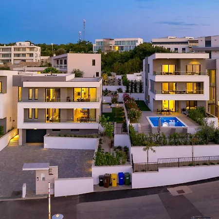 3 Bedroom Stunning In *
