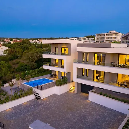 3 Bedroom Stunning In 公寓 *